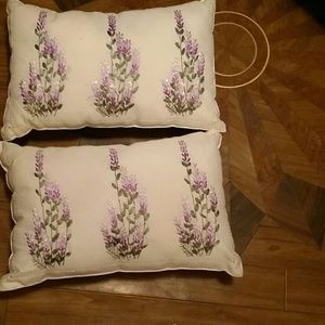 NWOT WHITE COTTON PILLOWS WITH LILACS